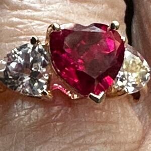 10K Gold Heart Red Stone Ring White Topaz Accent Size 6.75 2.19g